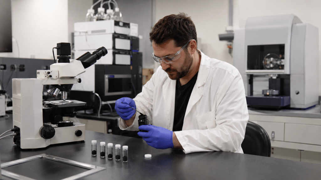 C60 Raman Spectroscopy: How to Interpret Fullerene Vibrational Spectra 13 C60 powder solution and thin-film samples beside a Raman microscope